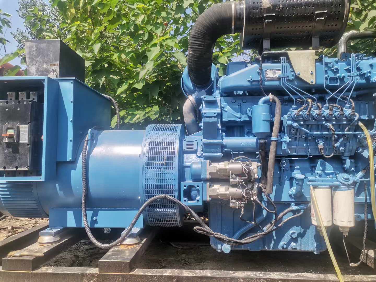 肃南详细说明降低 800kW 柴油发电机输出电流波动的方法